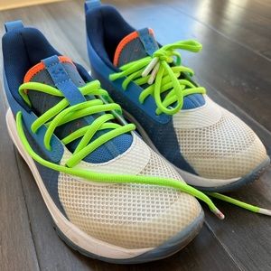 Under Armour Kids sneakers - 3Y - very little wear!